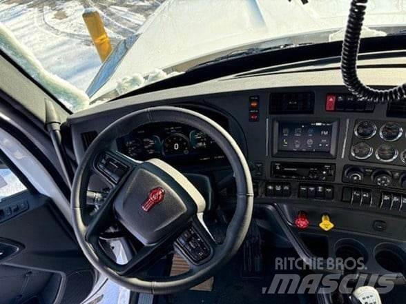 Kenworth W990 傾卸式卡車