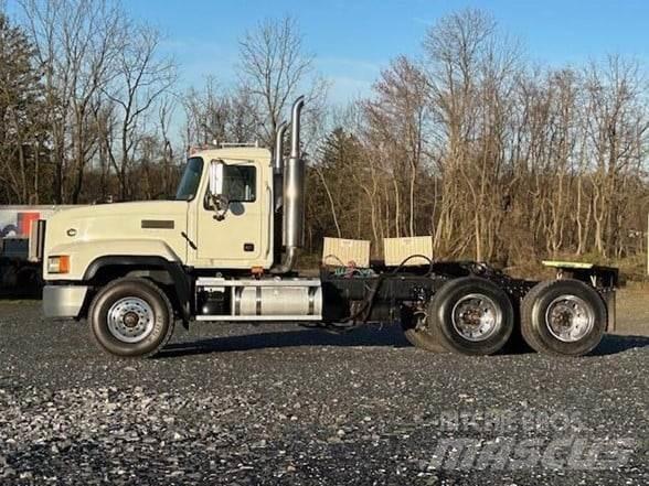 Mack CL733 曳引機組件
