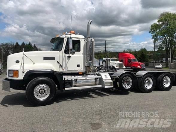 Mack CL733 曳引機組件