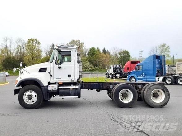 Mack GRANITE CV713 商用底盤車