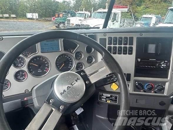 Mack GRANITE GU713 傾卸式卡車