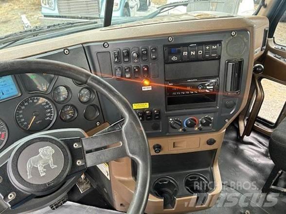 Mack GRANITE GU713 傾卸式卡車