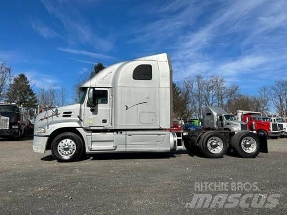 Mack PINNACLE CXU613 曳引機組件