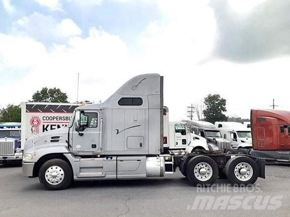 Mack PINNACLE CXU613 曳引機組件