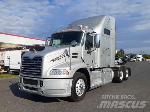 Mack PINNACLE CXU613 曳引機組件