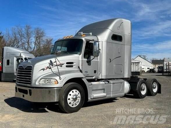 Mack PINNACLE CXU613 曳引機組件