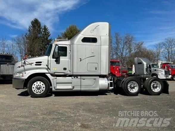 Mack PINNACLE CXU613 曳引機組件