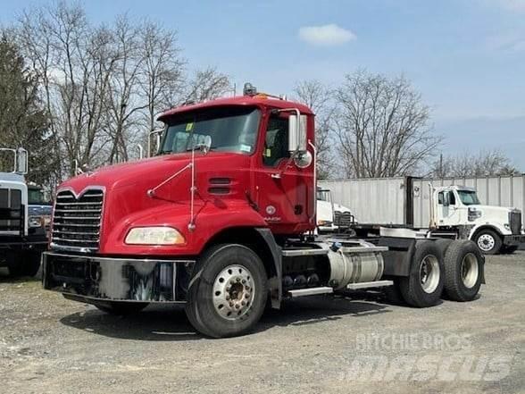 Mack PINNACLE CXU613 曳引機組件