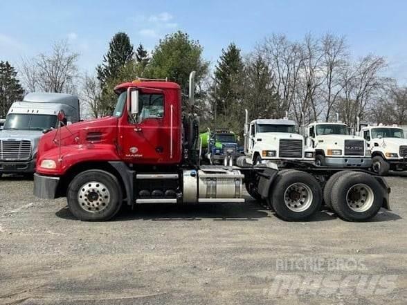 Mack PINNACLE CXU613 曳引機組件