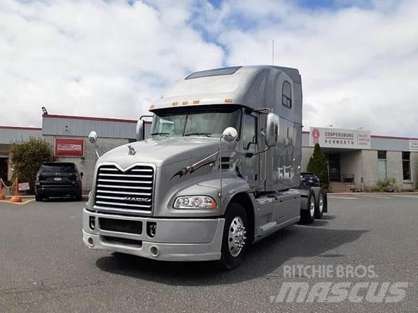Mack PINNACLE CXU613 曳引機組件