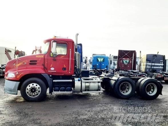 Mack PINNACLE CXU613 曳引機組件