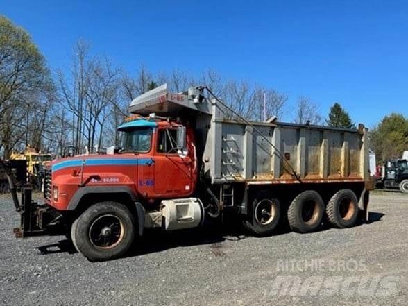 Mack RD688S 傾卸式卡車