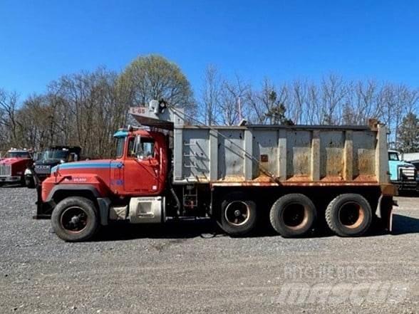 Mack RD688S 傾卸式卡車