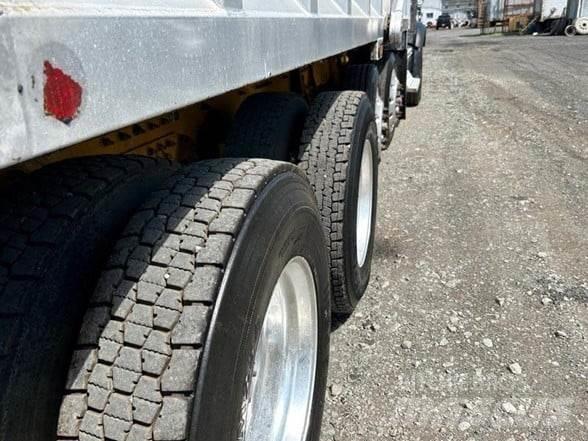Peterbilt 567 傾卸式卡車