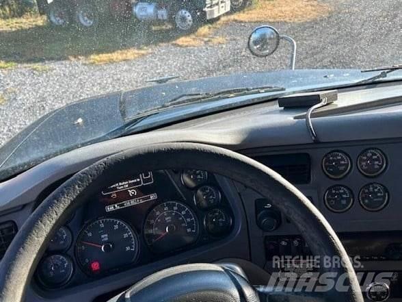 Peterbilt 567 傾卸式卡車