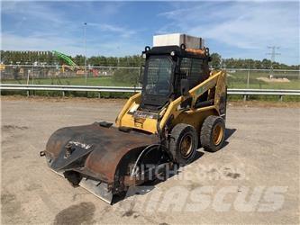 CAT 246 滑移轉向裝載機
