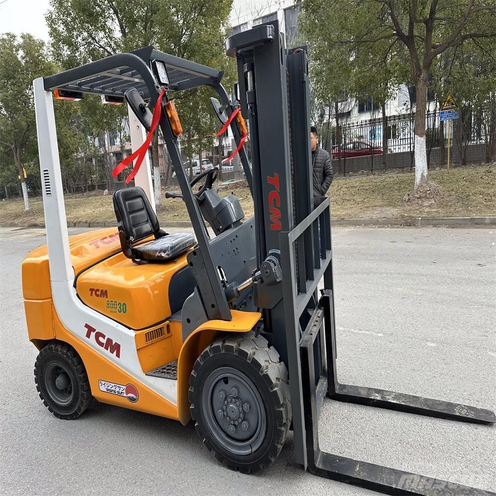 TCM FD30ZT 柴油卡車