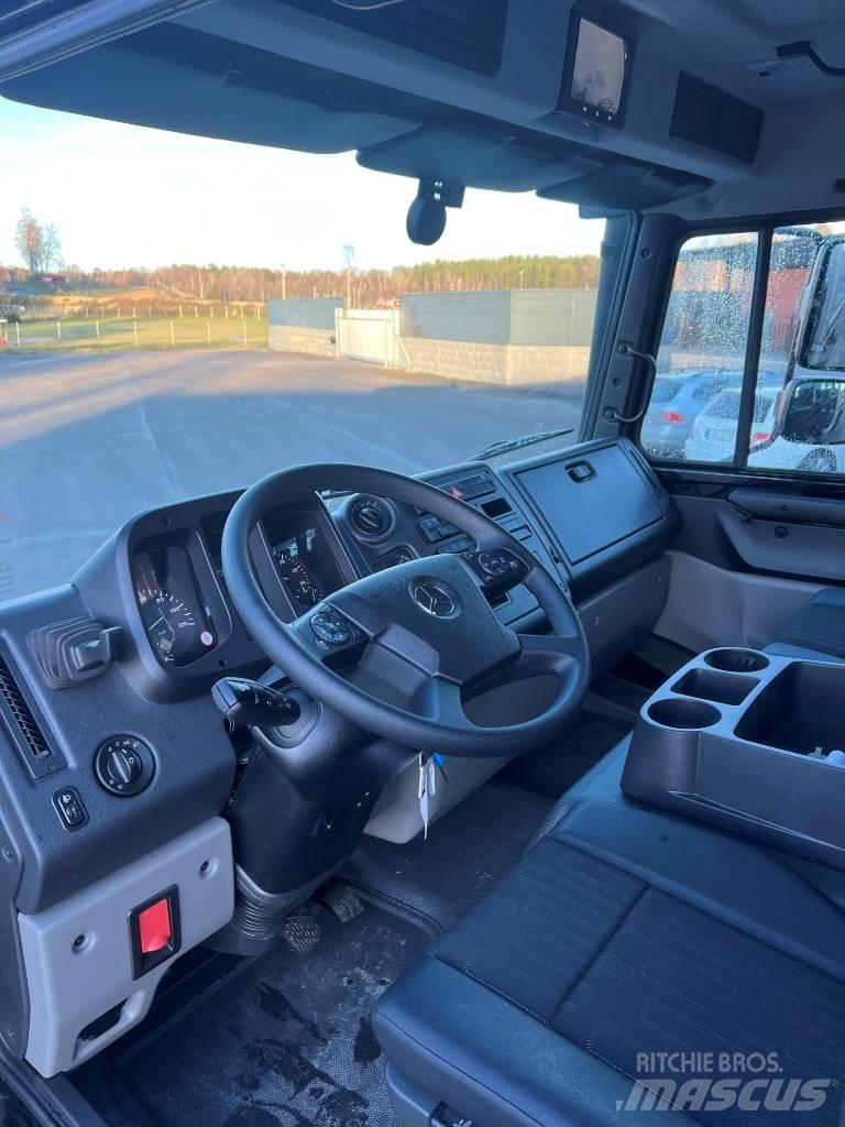 Mercedes-Benz Unimog 平板式/側卸式卡車