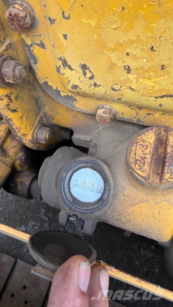 CAT D 2 履帶推土機