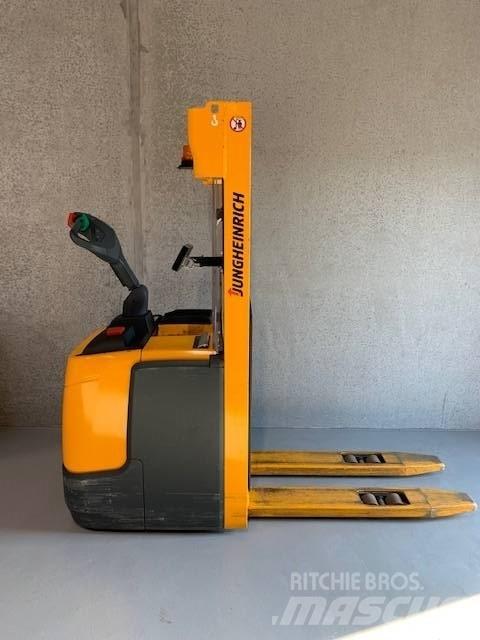 Jungheinrich ERC212 行走控制式堆積機