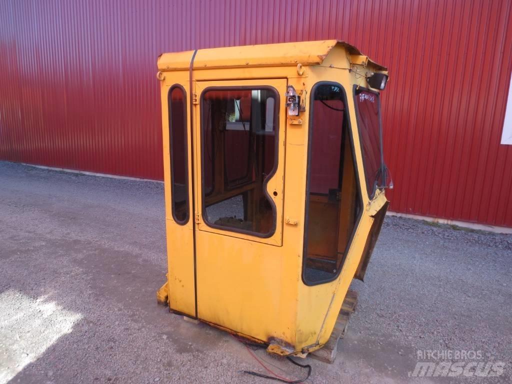 Fiat-Allis 345B 駕駛室與內部
