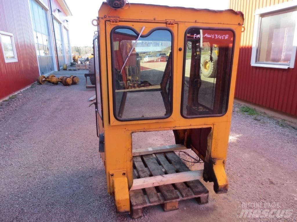 Fiat-Allis 345B 駕駛室與內部
