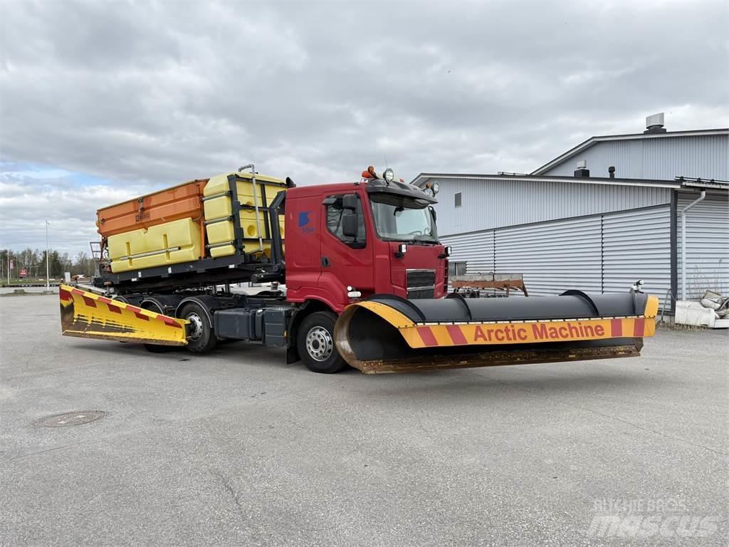 Sisu R500 8X2 起重可拆卸式卡車