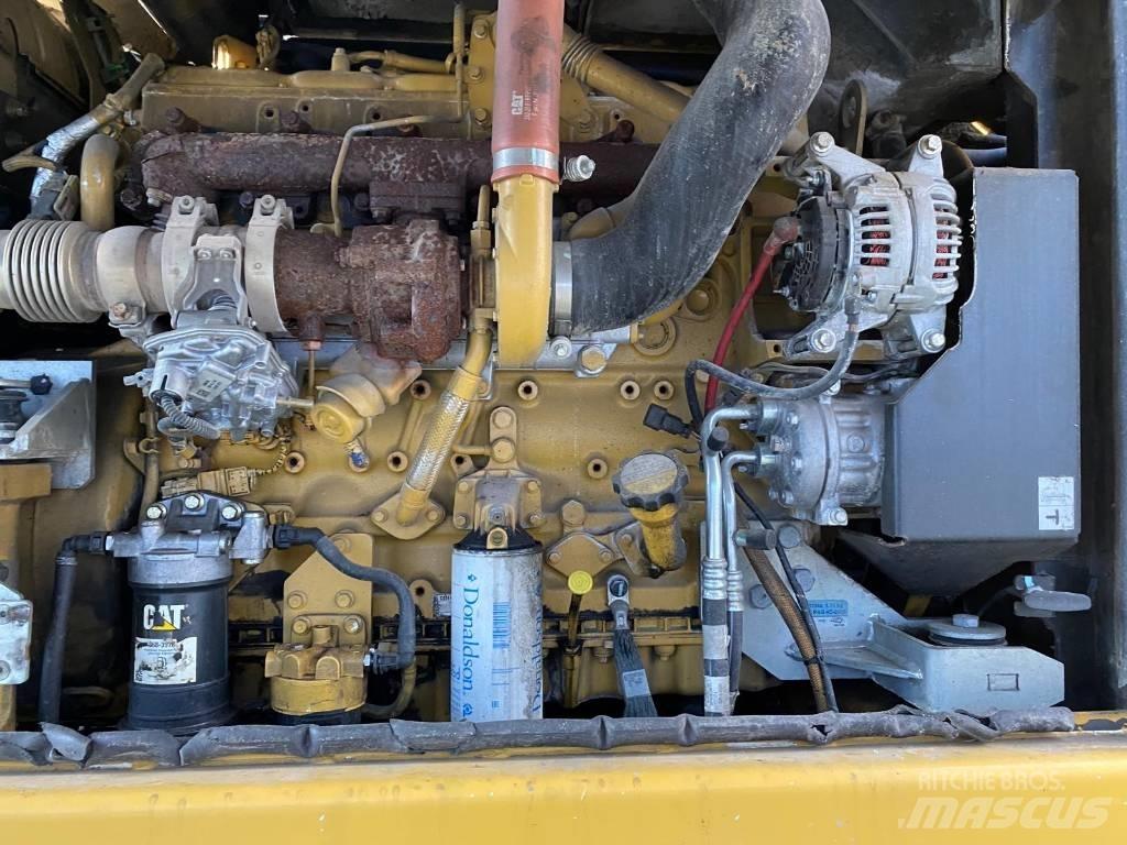 CAT MH3022 廢棄物/工業用操作車