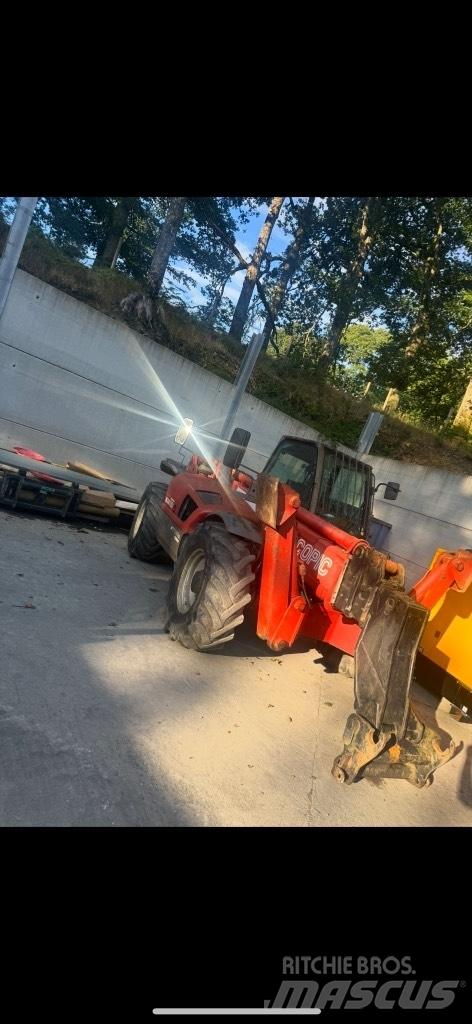 Manitou 1740 伸縮臂操作車