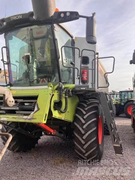 CLAAS TRION 530 聯合收穫機