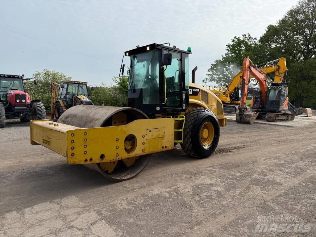 CAT CS 74 B 單輪滾壓機