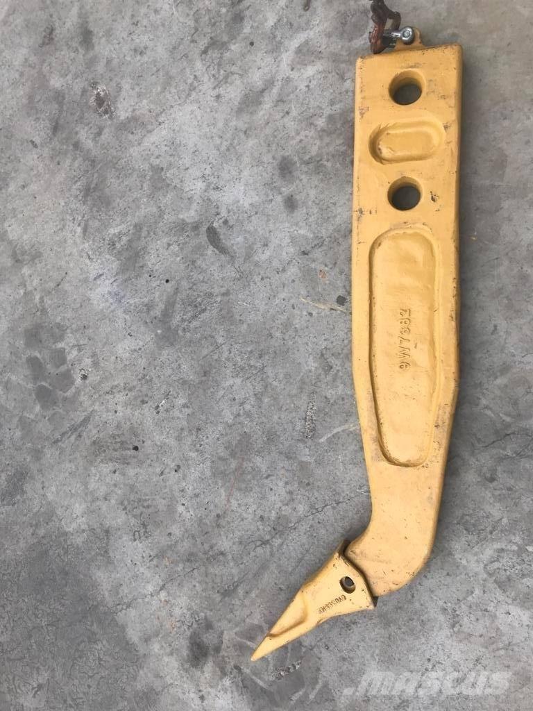 Komatsu D65 Shank 鬆土機