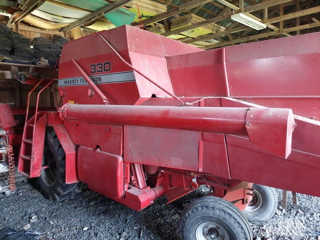 Massey Ferguson 330 聯合收穫機