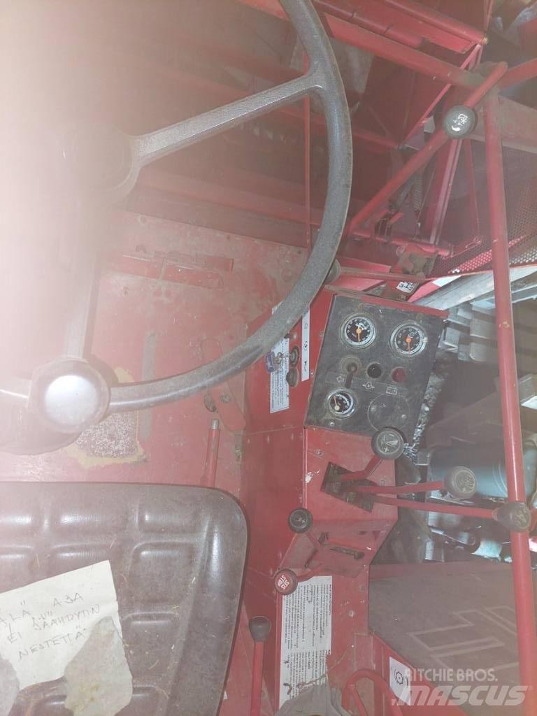 Massey Ferguson 330 聯合收穫機