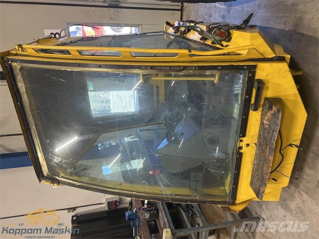 Eco Log 688 駕駛室與內部