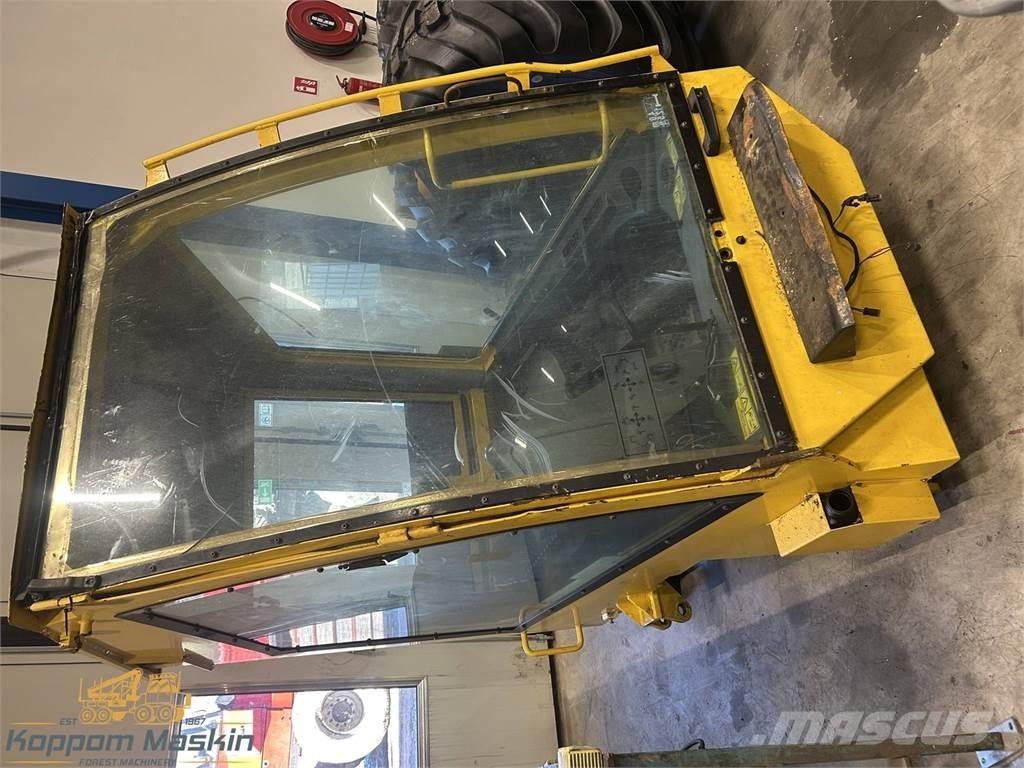 Eco Log 688 駕駛室與內部