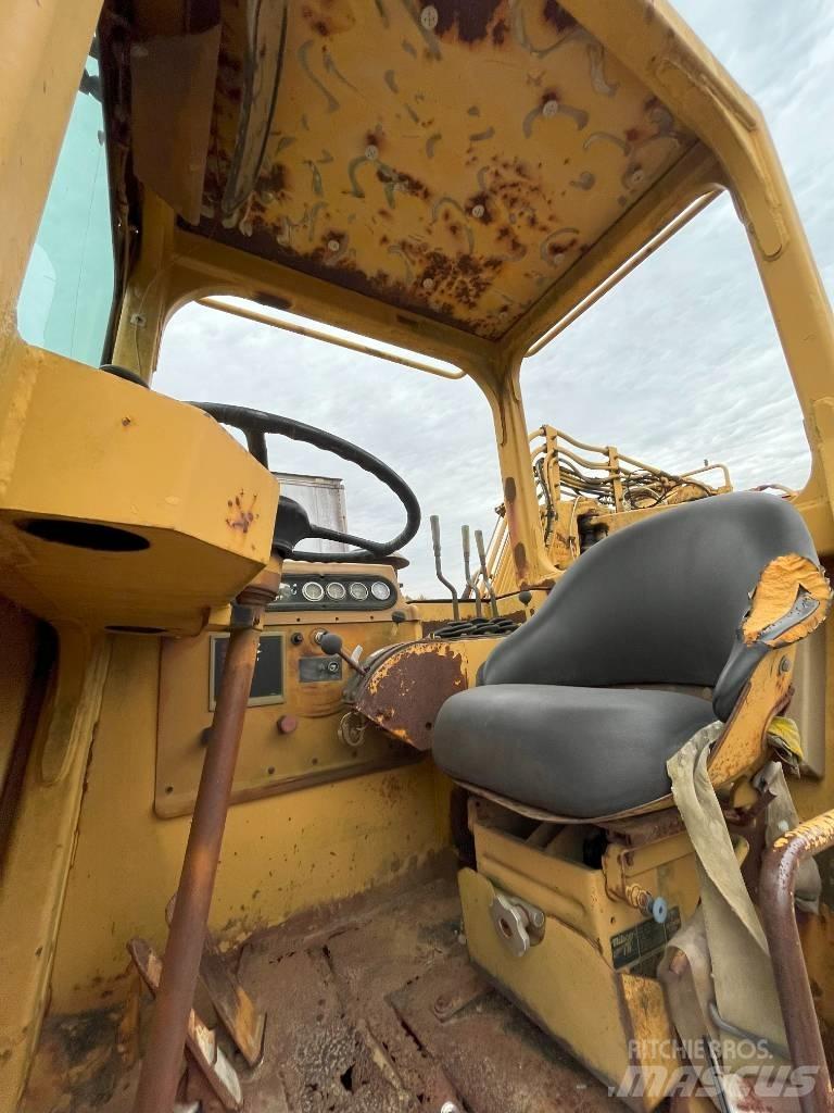 CAT 615 C 刮土機