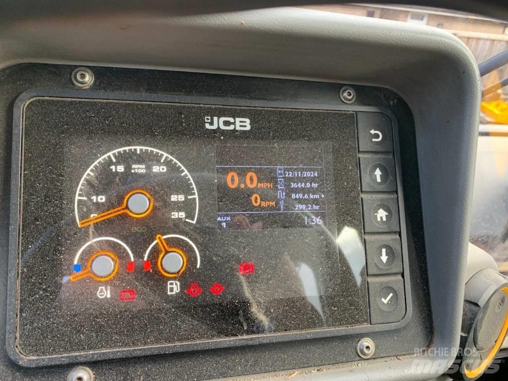 JCB TM 320 S 農業用伸縮臂裝載機