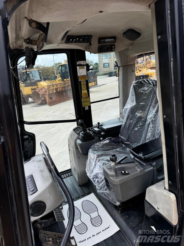 CAT 953D 推土機
