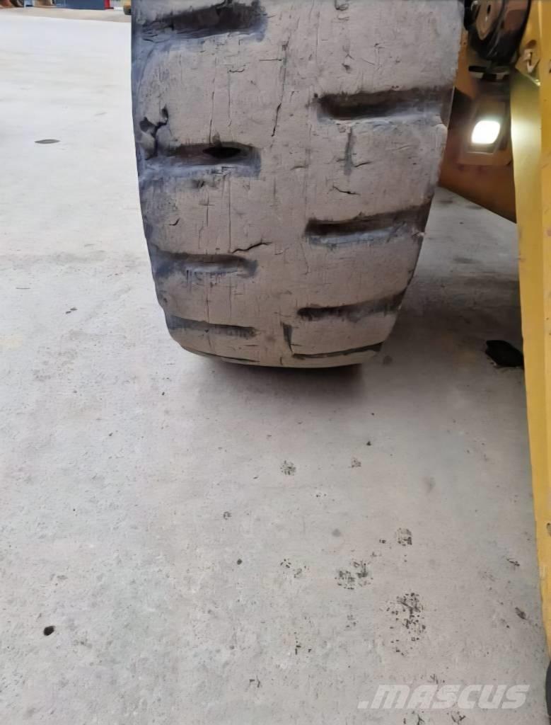 CAT 988K 輪胎式裝載機