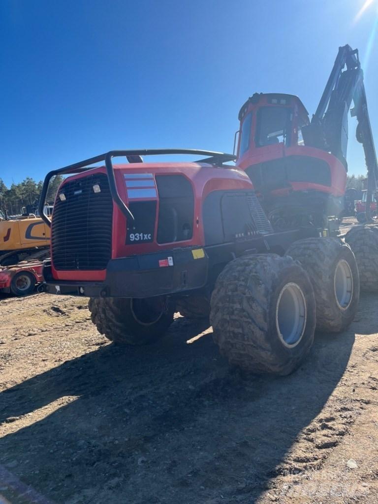 Komatsu 931 XC 收穫機
