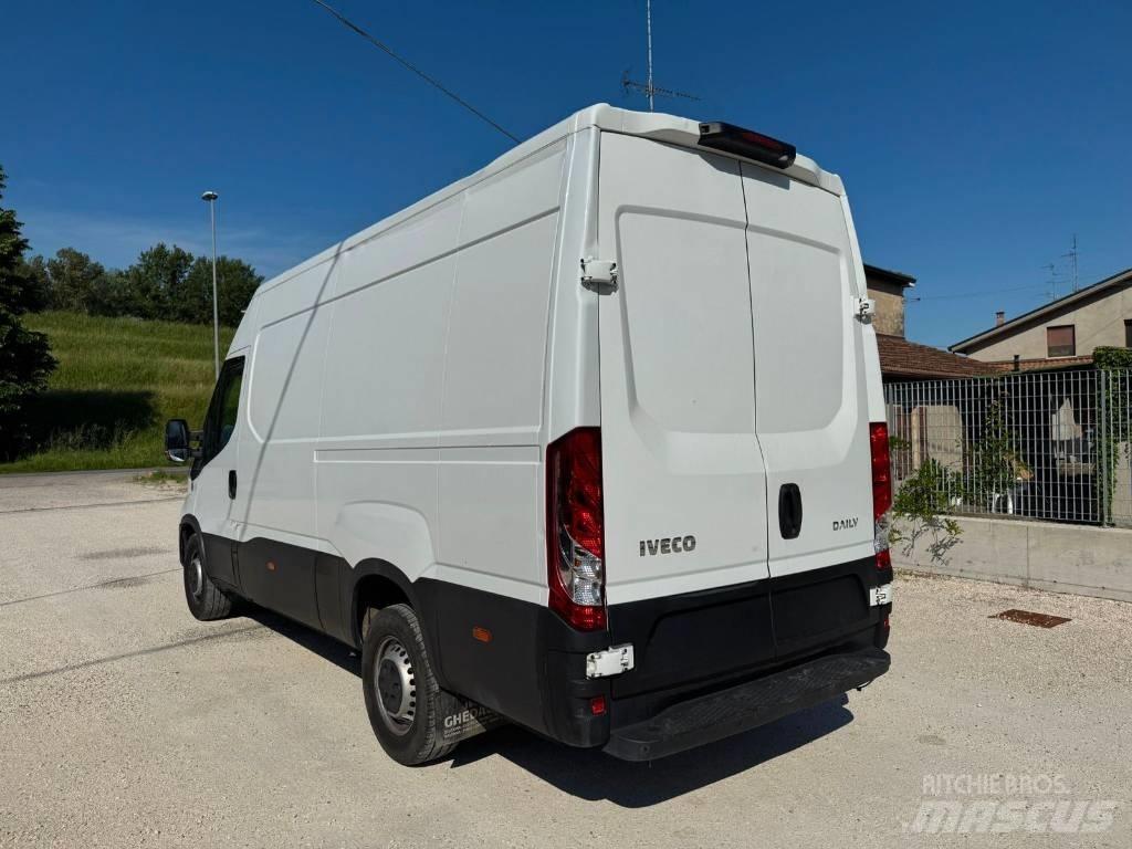 Iveco Daily 35s14 廂式貨物運輸車