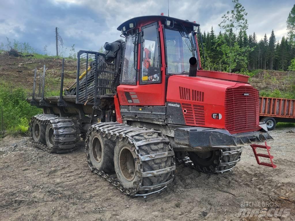 Komatsu 835 集運機