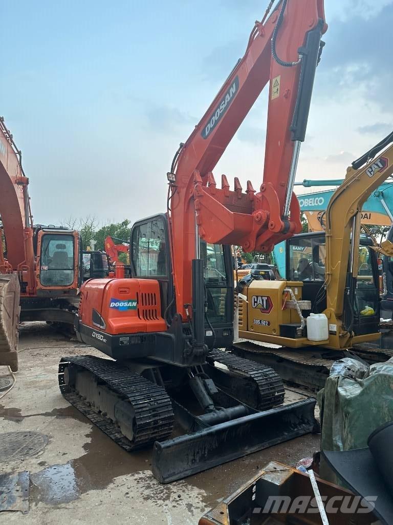 Doosan DX 60 小型挖土機/掘鑿機<7t(小型挖掘機)