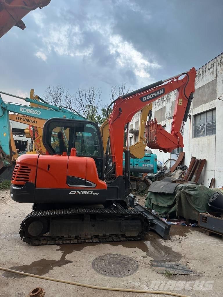 Doosan DX 60 小型挖土機/掘鑿機<7t(小型挖掘機)