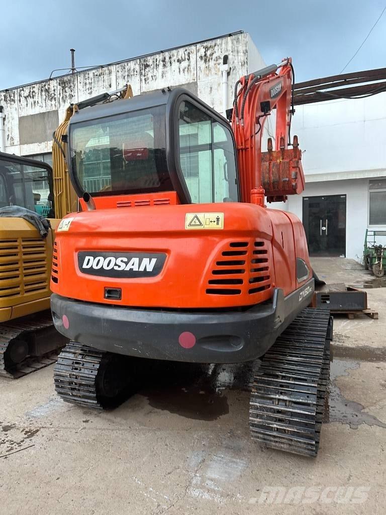 Doosan DX 60 小型挖土機/掘鑿機<7t(小型挖掘機)