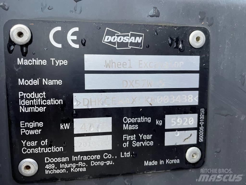 Doosan DX 57 W-5 旋轉式挖土機/掘鑿機/挖掘機