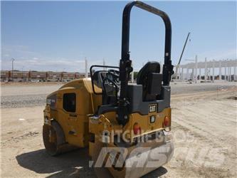 CAT CB 24 B 雙輪滾壓機