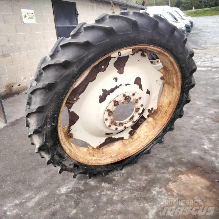 Taurus 9.5R44 輪胎、車輪和輪圈