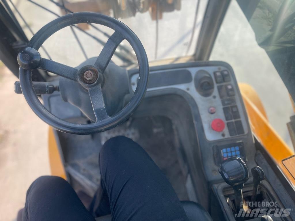 JCB TLT 30 D 4x4 伸縮臂操作車